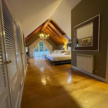 Villa Autentico Lujo, Stylish Host Cantabria. *