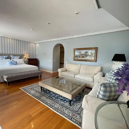 Autentico Lujo, Stylish Host Cantabria. Vila