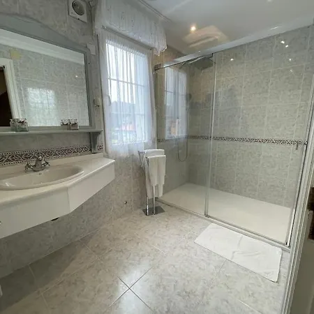 Villa Autentico Lujo, Stylish Host Cantabria. *