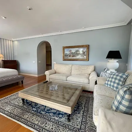 Villa Autentico Lujo, Stylish Host Cantabria. *