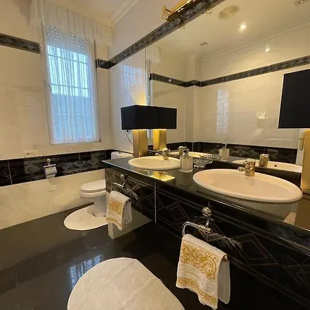 Autentico Lujo, Stylish Host Cantabria. Villa *