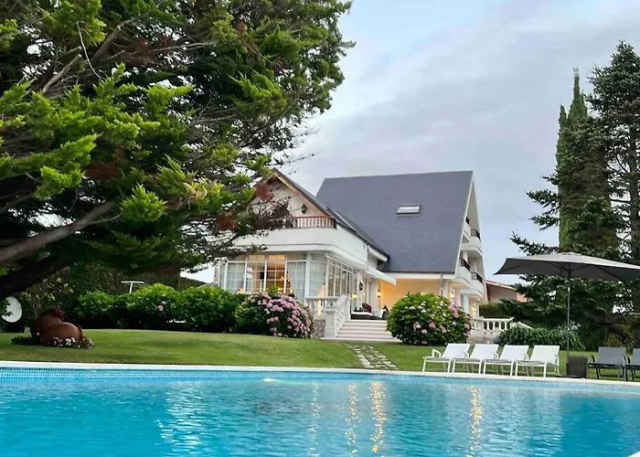 Villa Autentico Lujo, Stylish Host Cantabria. *